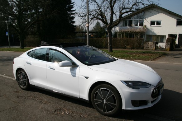 unser Tesla in Winterbereifung