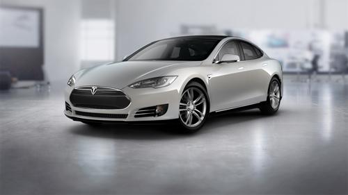 Weisses Model S mit 19 Zoll Felgen